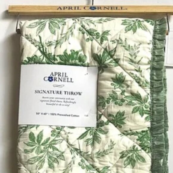 April Cornell Signature Cotton Floral Throw - Quilted Ruffled Edge (50" X 60") - Picture 3 of 3